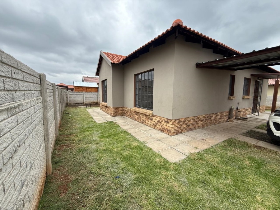 To Let 3 Bedroom Property for Rent in Waterkloof East North West